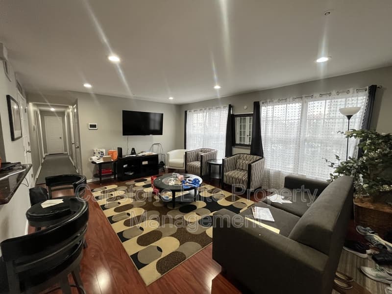 Newark Condo: 67 Vaughan Drive - 5 - Standard Double Doors