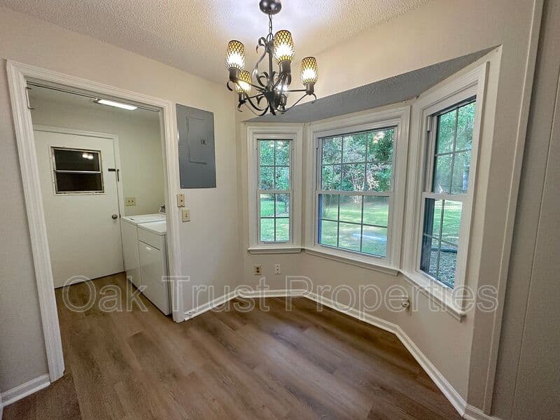 Summerville House: 213 Jimbo Road