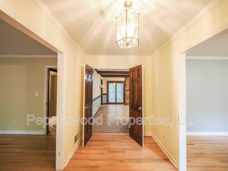 Spartanburg House: 204 Fernbrook Circle