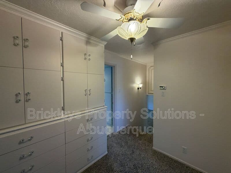 Albuquerque House: 7121 Edwina Ave NE
