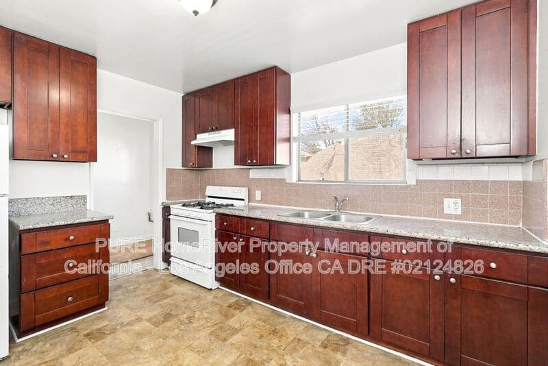 Gardena House: 1433 W 145th Street