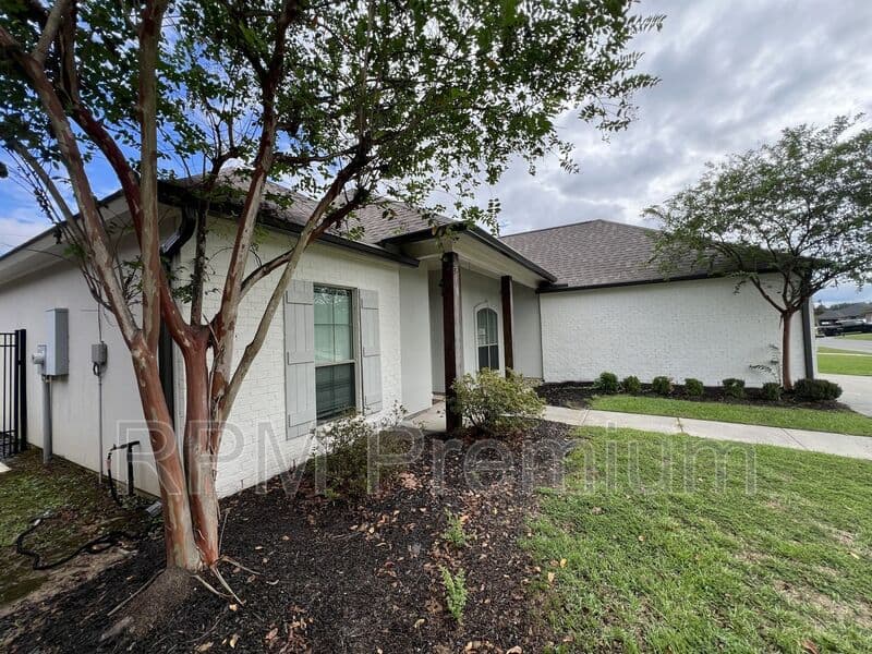 Denham Springs House: 10753 Fenway Lane