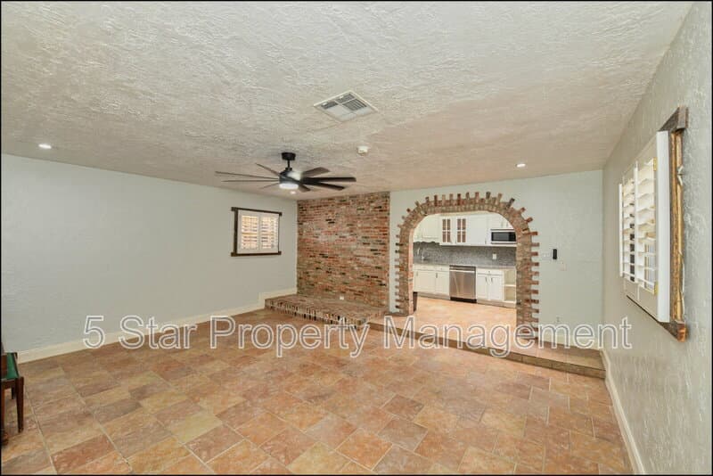 El Paso House: 3030 Aurora Avenue