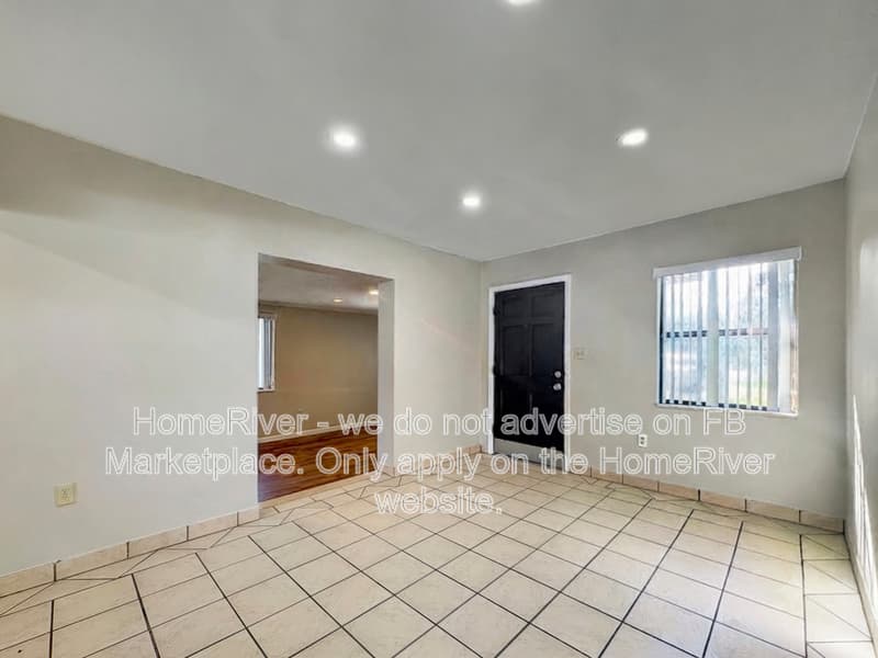 Leesburg House: 1316 Dora Dr
