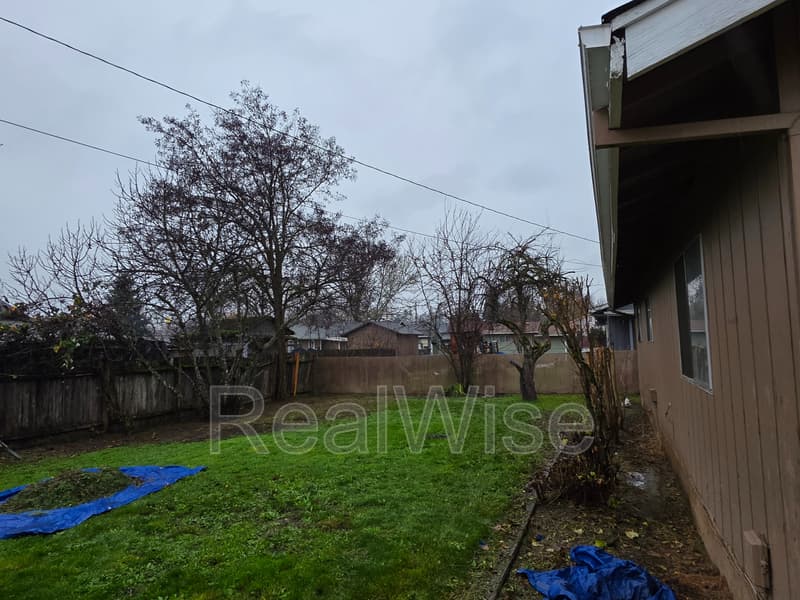 Sutherlin House: 231 Hawthorne St
