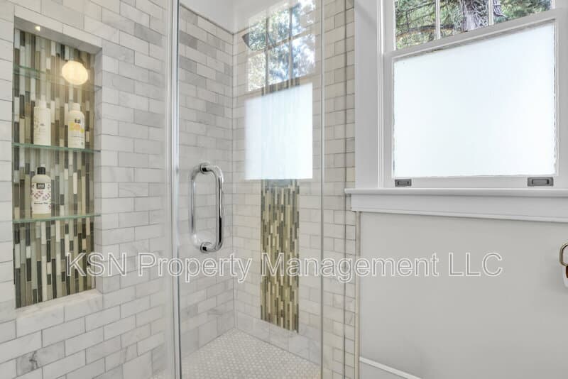 Savannah House: 517 East 40th Street