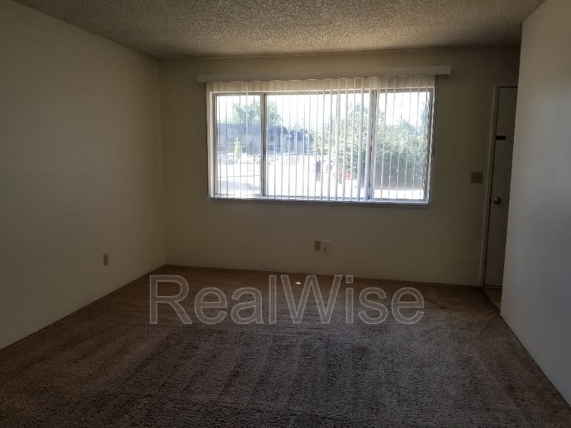 Grants Pass Townhome: 1112 SW 5th St