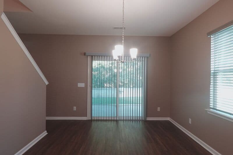 Richmond Hill House: 34 Crown Ct