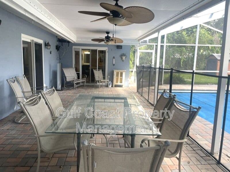 Sarasota House: 3737 Kingswood Dr