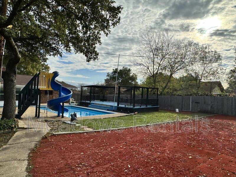 Lorena House: 140 Towne West Drive