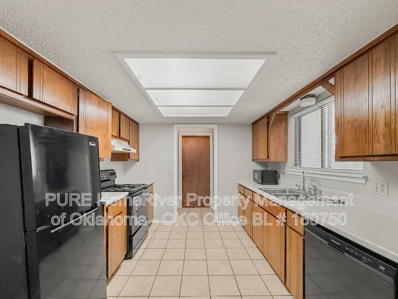 Oklahoma City Condo: 7206 Kings Manor Ct