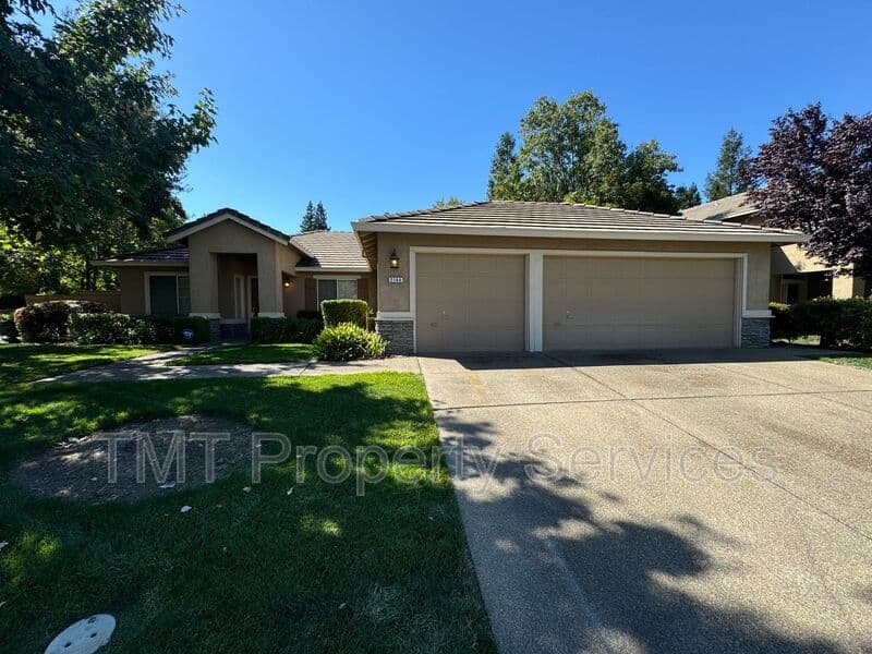 Gold River House: 2144 Gold Hollow Ct