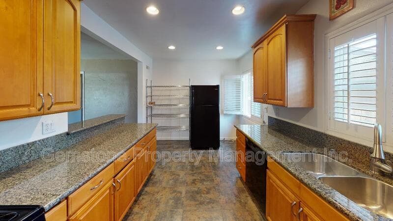 San Diego House: 5744 Mary Lane Dr