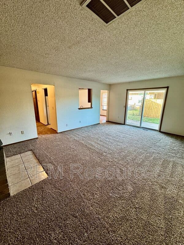 Oklahoma City Condo: 7002 Woodlake Dr