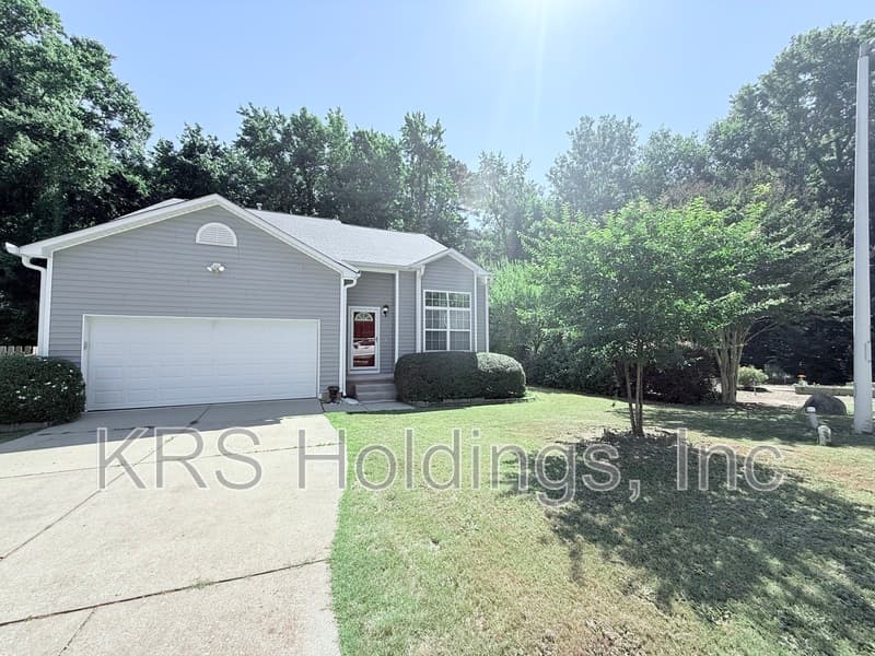 Fuquay Varina House: 232 N Honey Springs Avenue