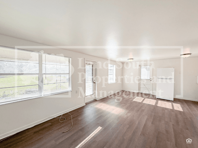 Lakeland House: 1030 Lakewood Court