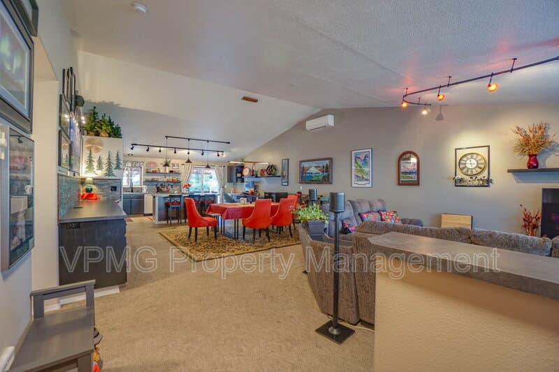 Vancouver House: 10505 Northeast 80th Street