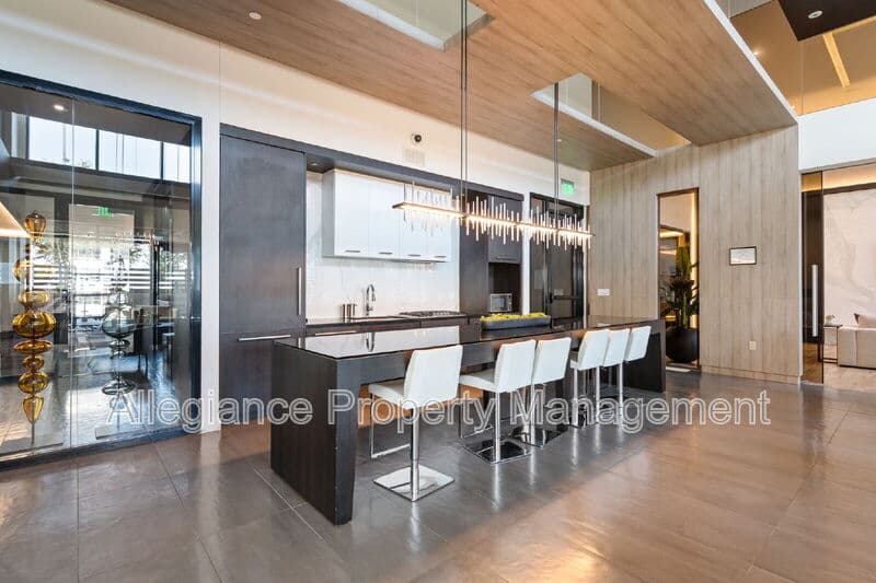 Mclean House: 1650 Silver Hill Dr