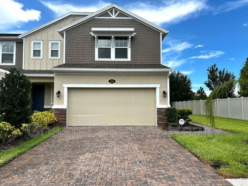 Lutz Townhome: 18814 Cornuta St