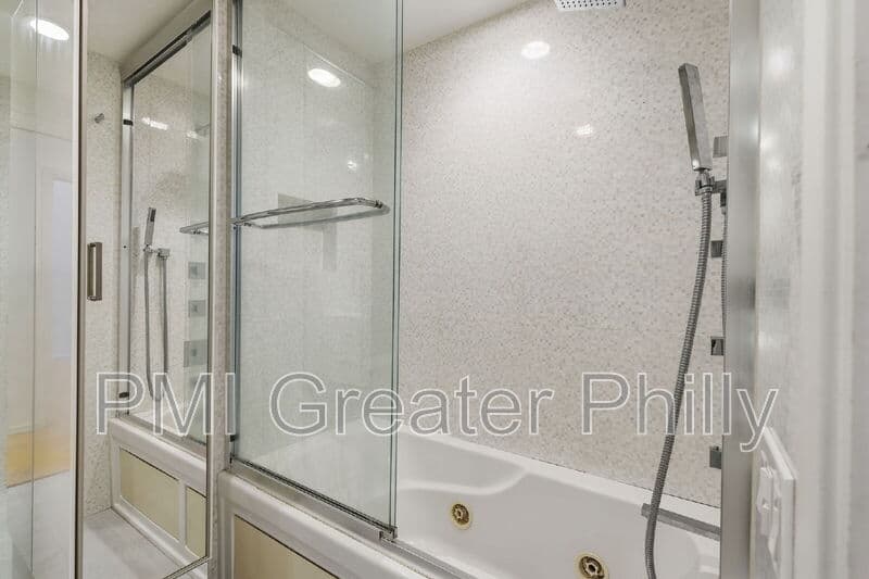 Philadelphia Condo: 182 Gay St