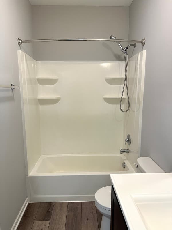 East Dundee Condo: 809 E Main St