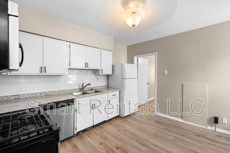 Maplewood Condo: 3619 Commonwealth Avenue - 1F