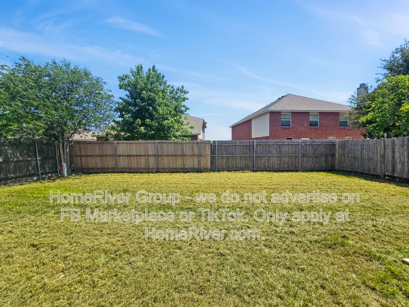 Fort Worth House: 4261 Meadowknoll Dr
