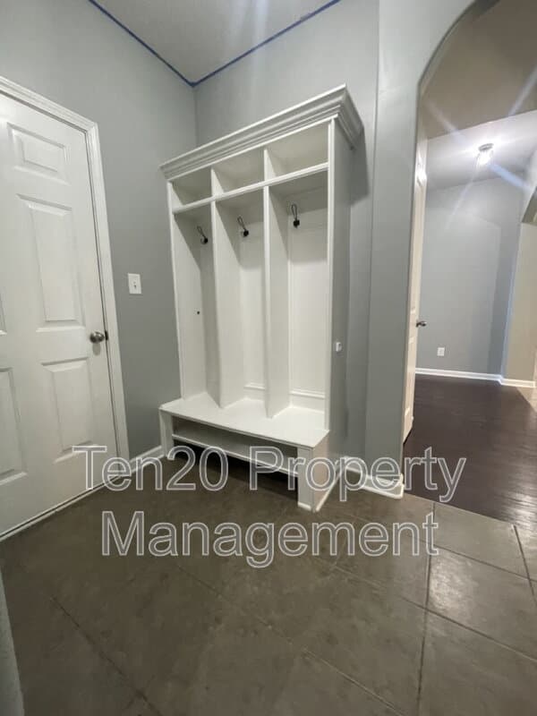 Columbus House: 4955 Brightstar Lane