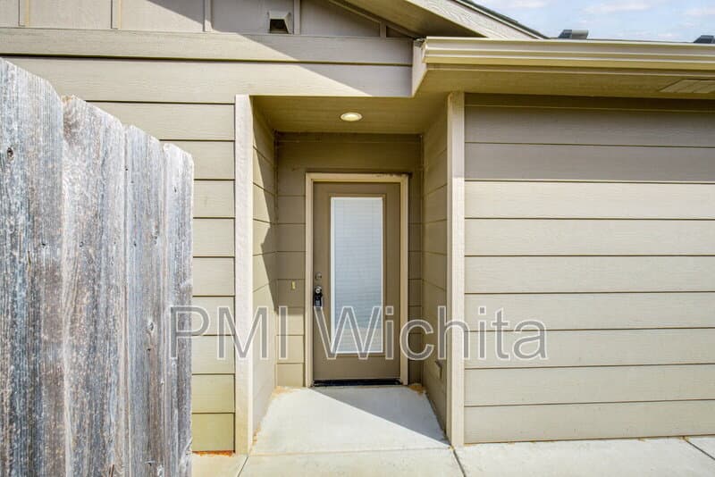 Derby Condo: 3418 E Aster St
