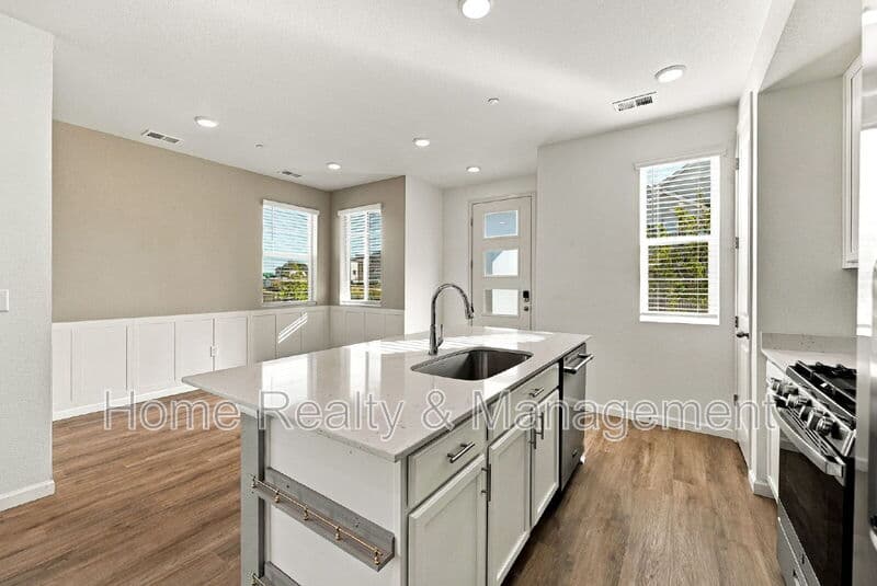 Erie Townhome: 1364 Penner Dr