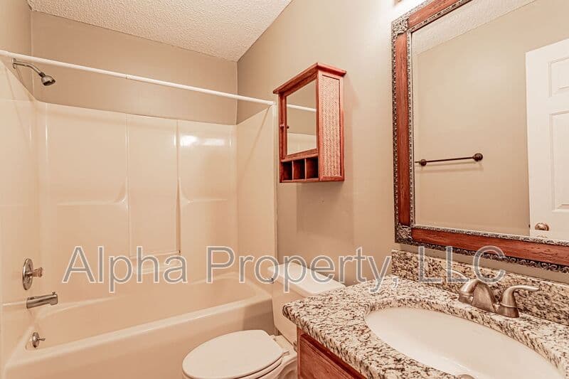 Lyman House: 155 Stewart Dr