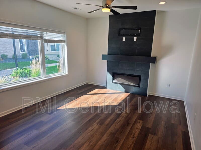 Des Moines Townhome: 423 SW 12th St