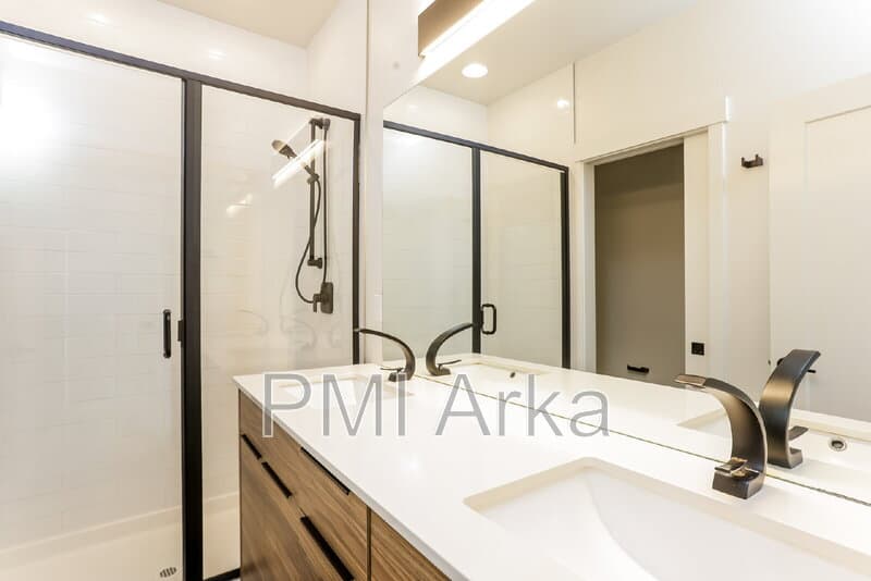 Seattle Townhome: 2441 NW 61st St