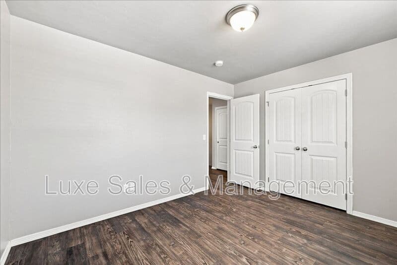 Edmond House: 2024 Buena Vida Lane