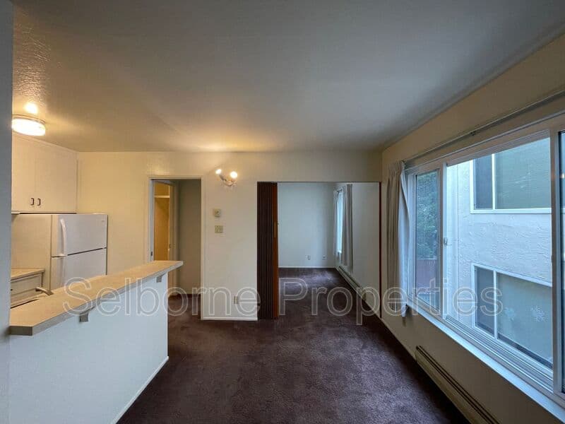 Oakland House: 443 Lee St.