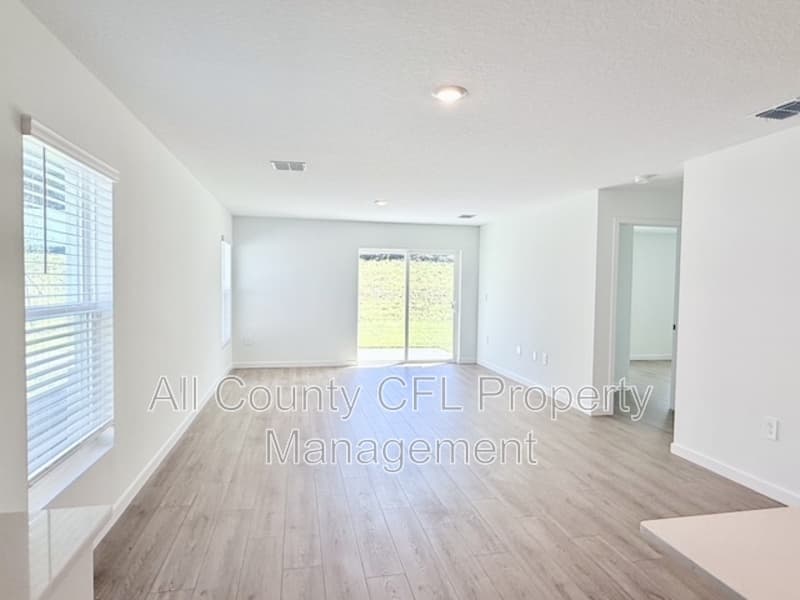 Lady Lake House: 219 Skyfield Court