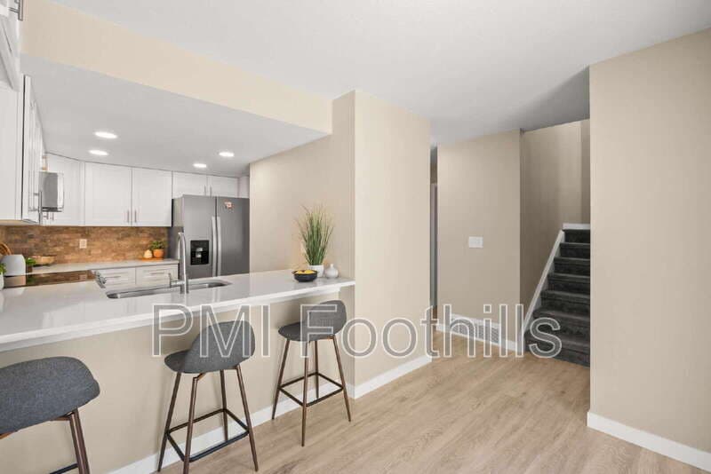 Golden Townhome: 206 South Holman Way