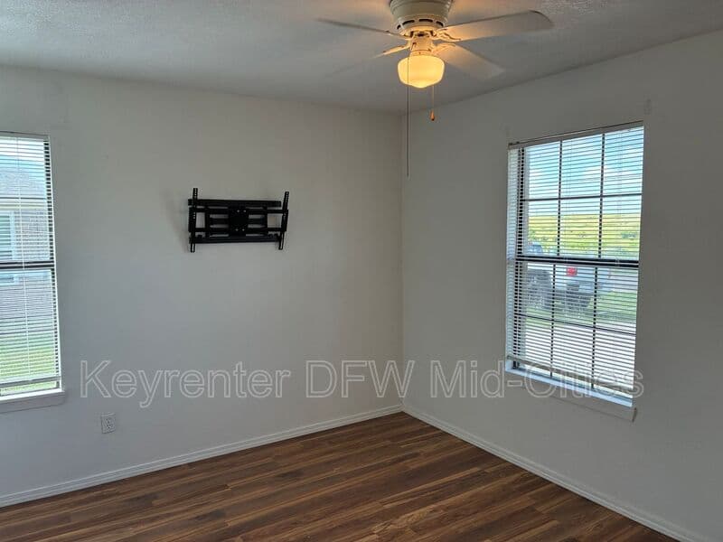 Fort Worth House: 13320 White Settlement Road