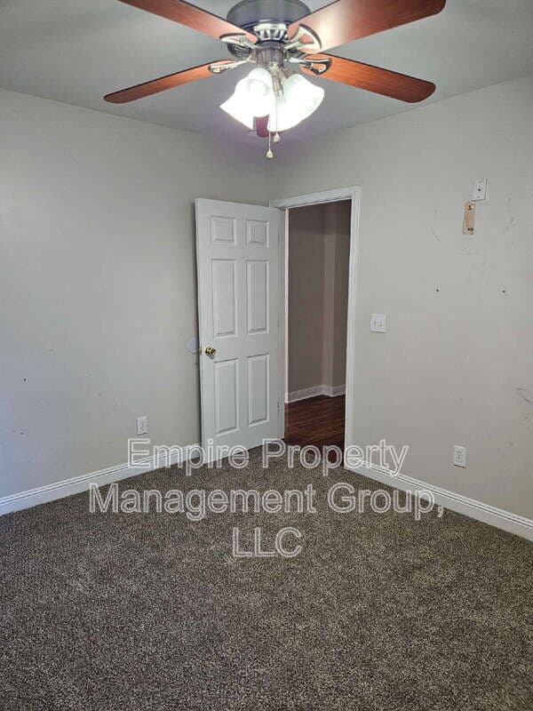 Columbia House: 2728 Kingswood Dr