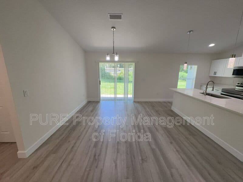Ocala House: 11165 NW 7th Street