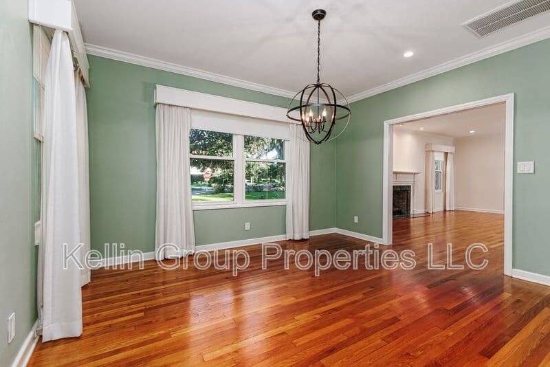 Lakeland House: 1203 Easton Dr