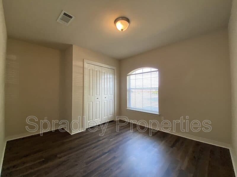 Temple House: 2014 Carriage House Dr