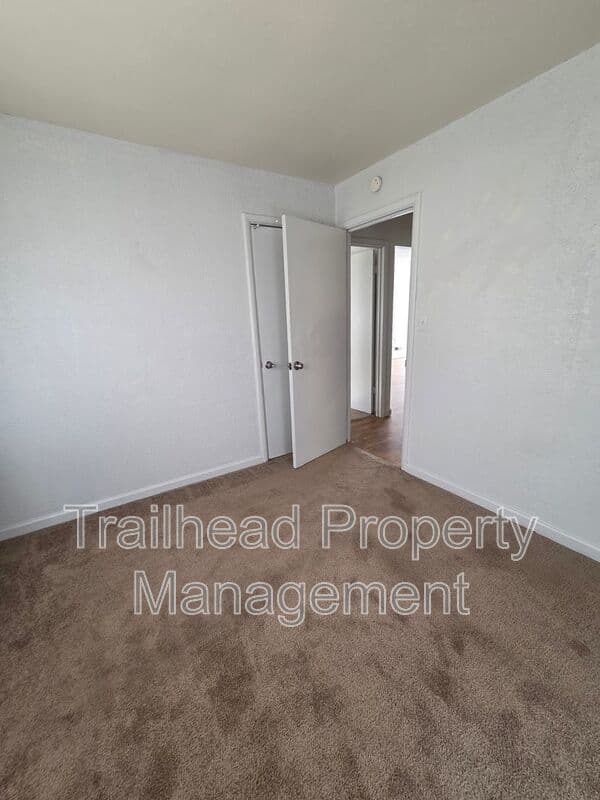 Kansas City House: 10719 Cambridge Ave