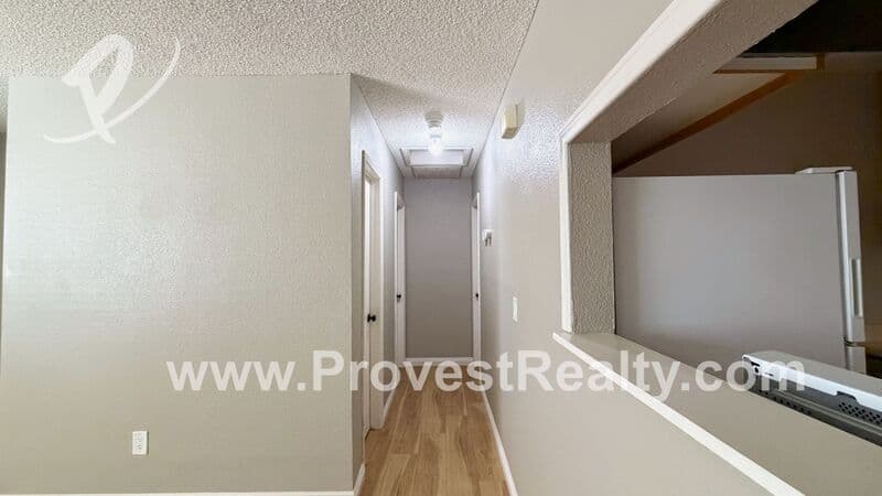 Hesperia House: 16397 Spruce St