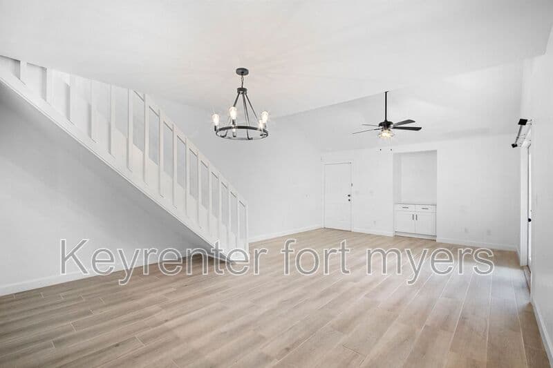 Fort Myers House: 6213 Timberwood Cir