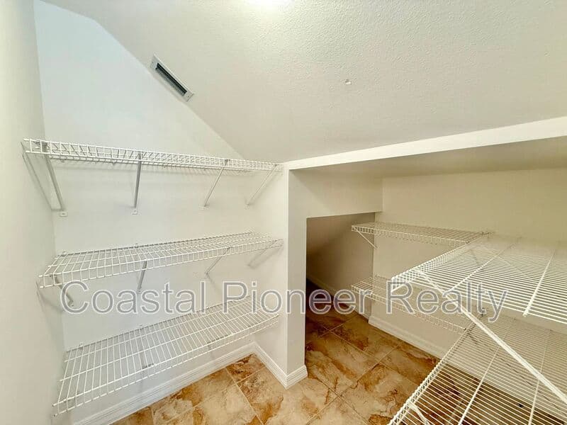 Largo House: 10334 Longwood Dr