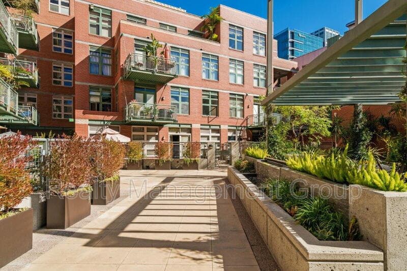 San Diego Condo: 877 Island Ave