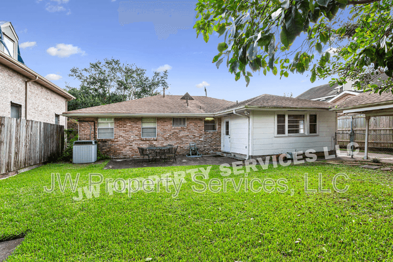 Metairie House: 226 Sena Dr