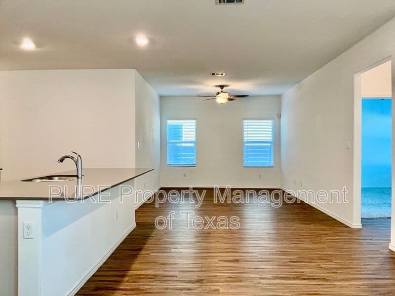 Georgetown House: 105 Blue Blaze Trl