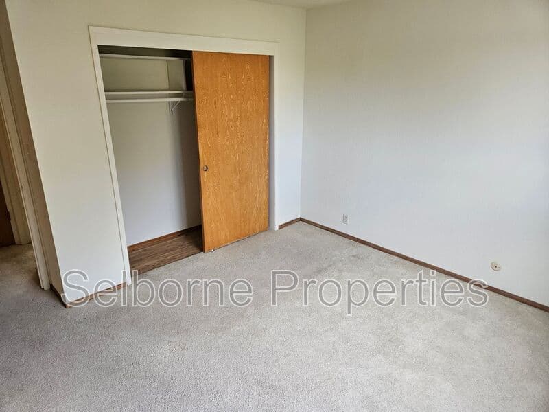 Oakland House: 2500 Ivy Dr.